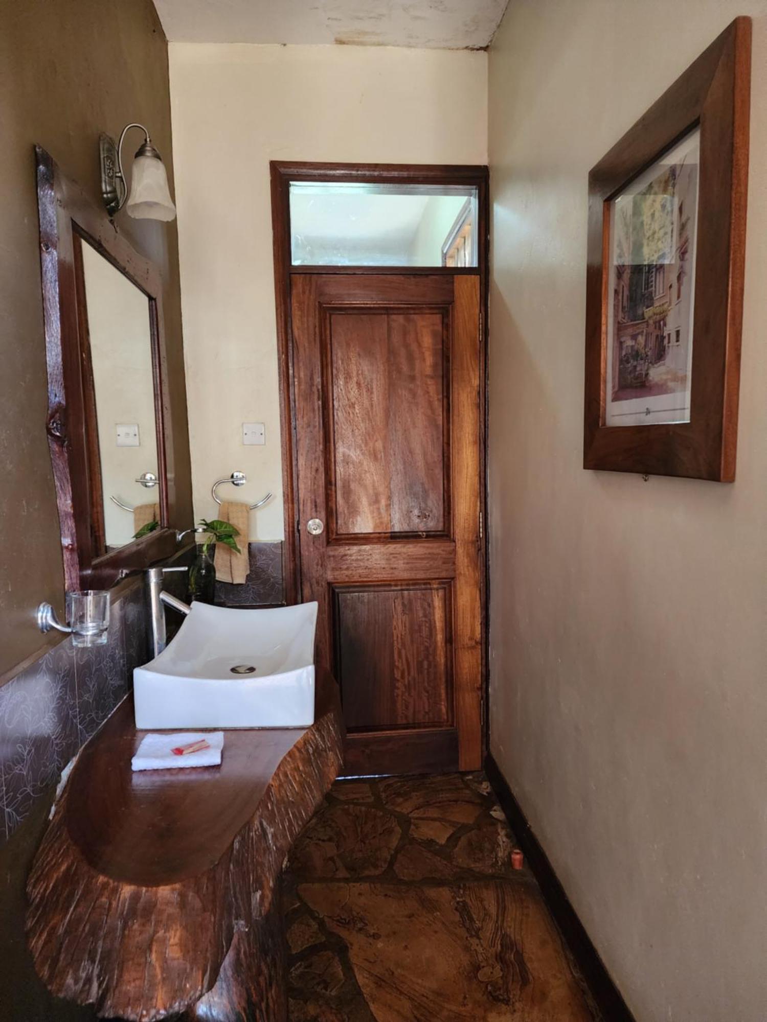 Surjios Guest House Jinja Extérieur photo